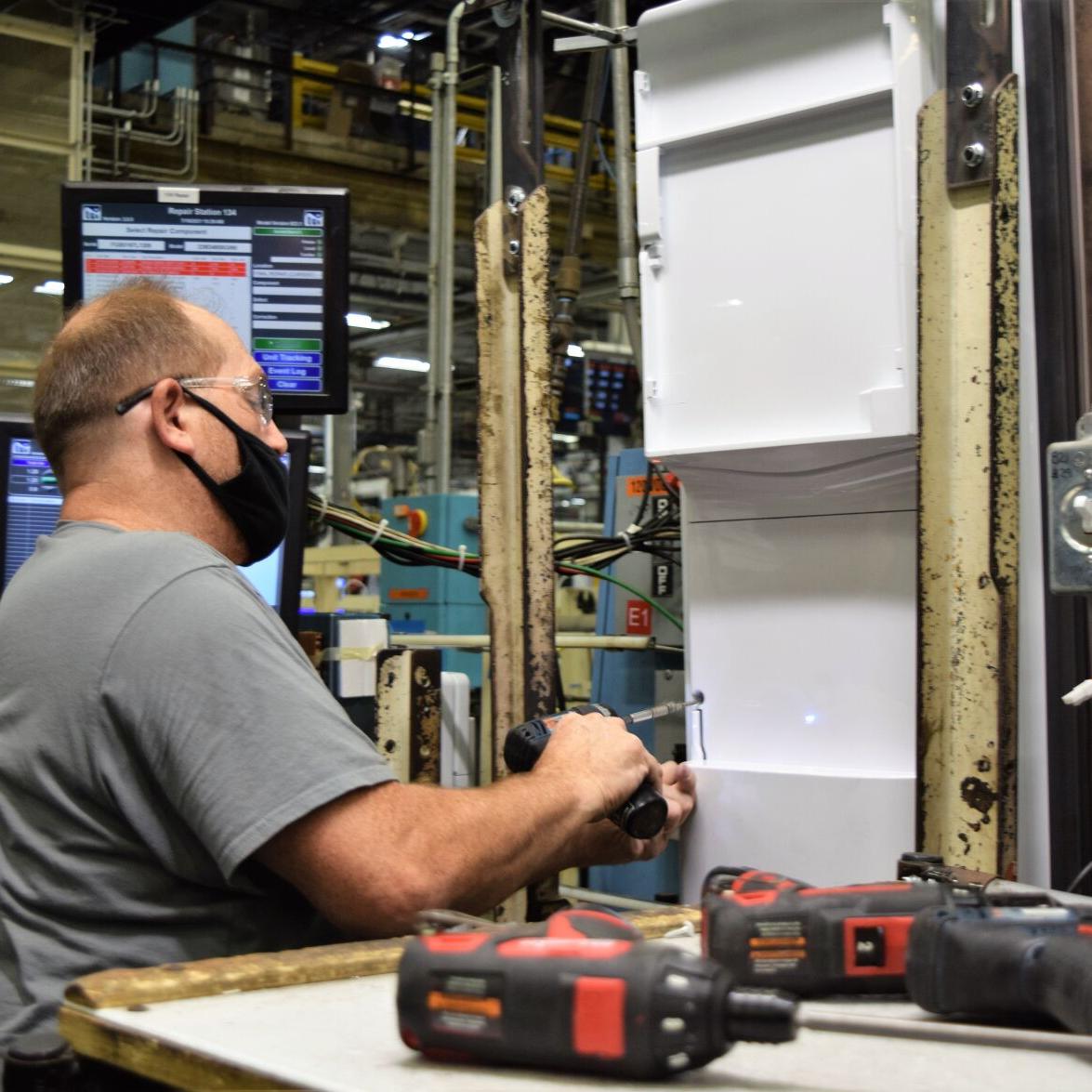 GE Appliances  WIllie Eddins door repairman Building 5 Appliance Park Refrigerator Plant 7-19-21 (9).JPG